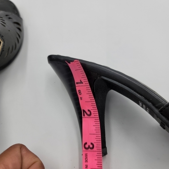 Madden Girl Black Corona Laser Cut Slides Size 7 Heels - Picture 11 of 11